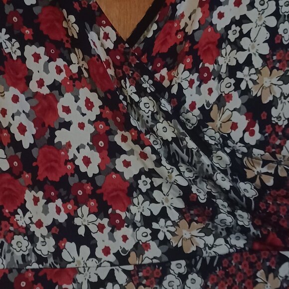 Floral Dress, Large, never worn - Picture 6 of 8
